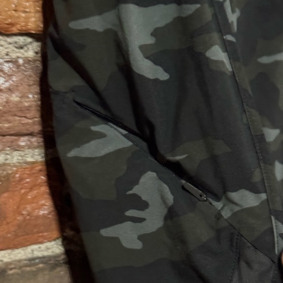 Athleta Camo Mesh Running Shorts Size XL - Picture 3 of 7